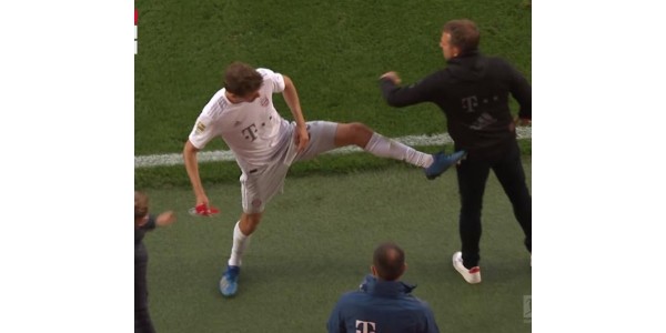 Der FC Bayern München Jersey wird zum wertvollsten Geschenk von Thomas Müller